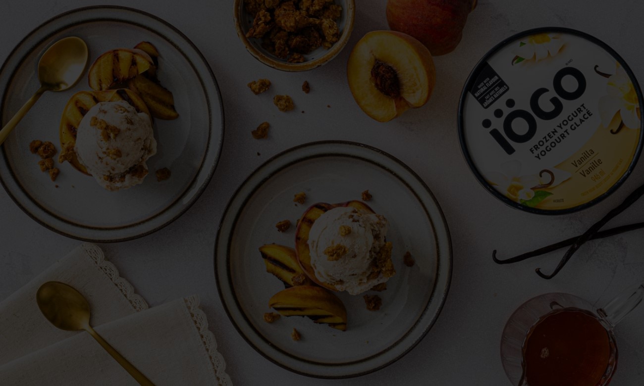 Coupes glacées aux pêches grillées et croustillant à l’avoine