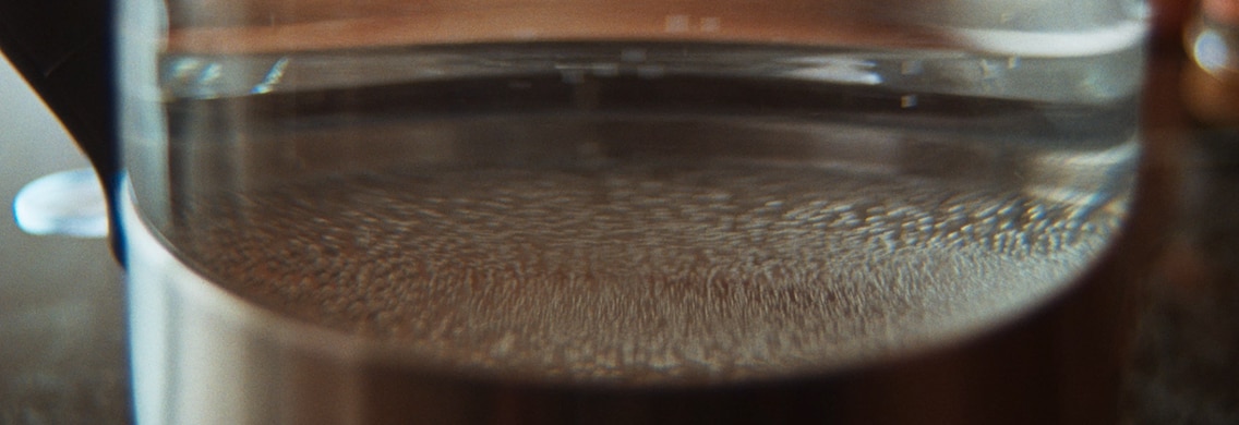 Comment puis-je savoir si mon eau a atteint une température de 80 °C?