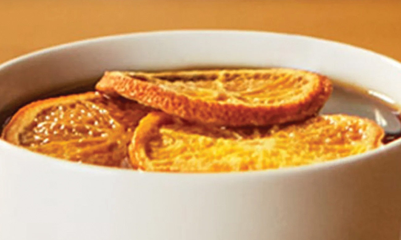 Americano aux agrumes préparé avec le café Nescafé Gold Foncé