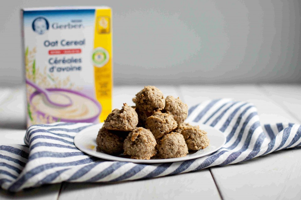 NESTLE GERBER Oatmeal Banana Bread Cookies Recipe with no added sugar or salt. A great finger food treat for toddlers.