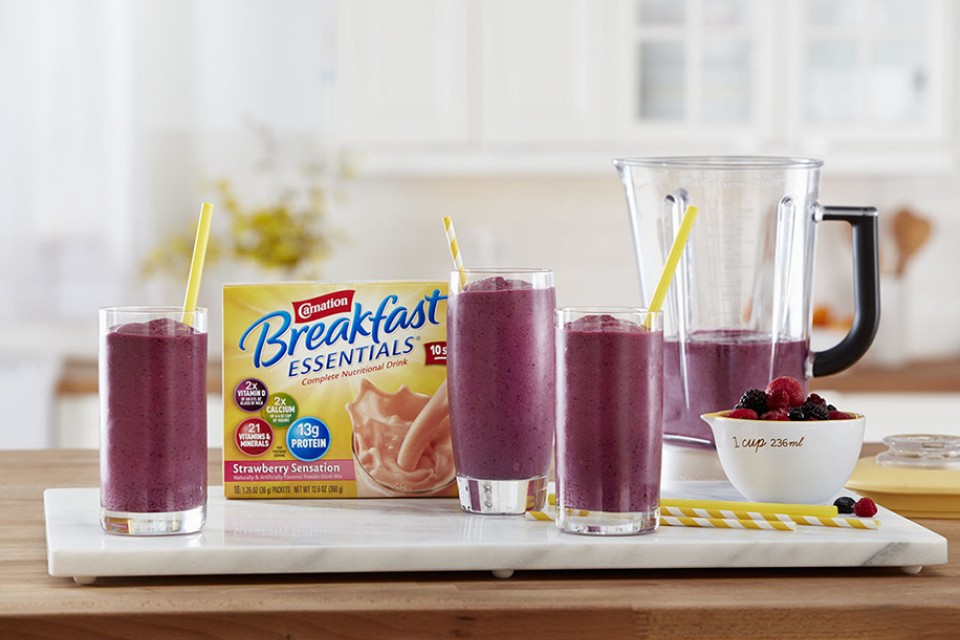 Recette de smoothie aux baies. Ceci est une boisson délicieuse de baies pour les amateurs de smoothies.