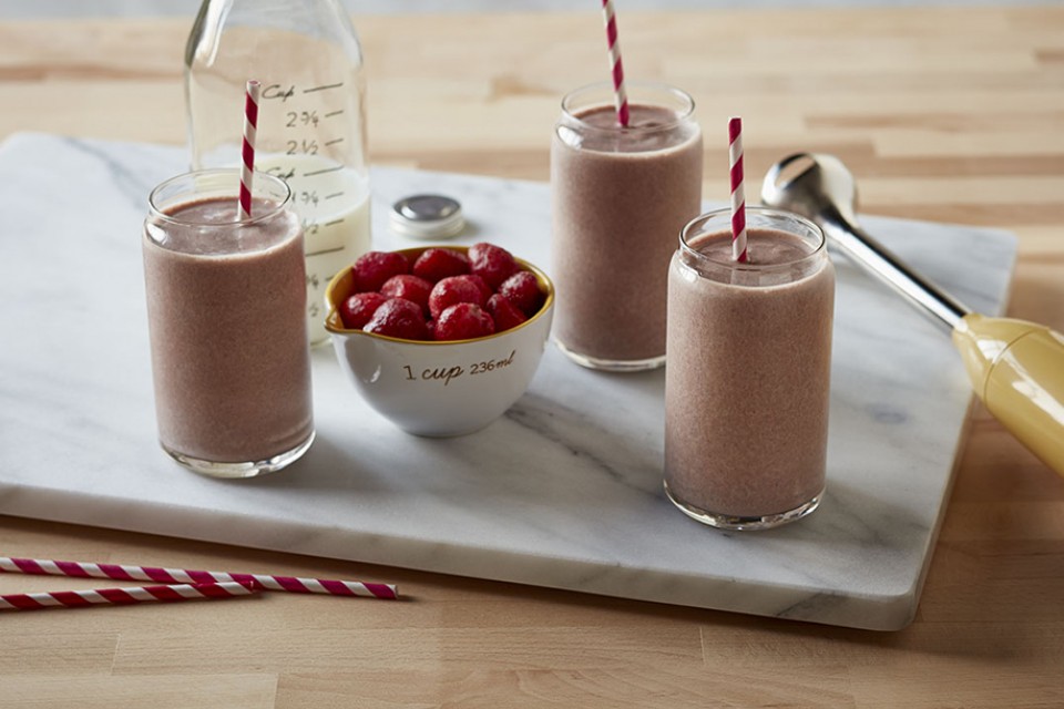 Recette glacée aux baies de chocolat. Un mélange de vraies baies et de yaourt glacé.