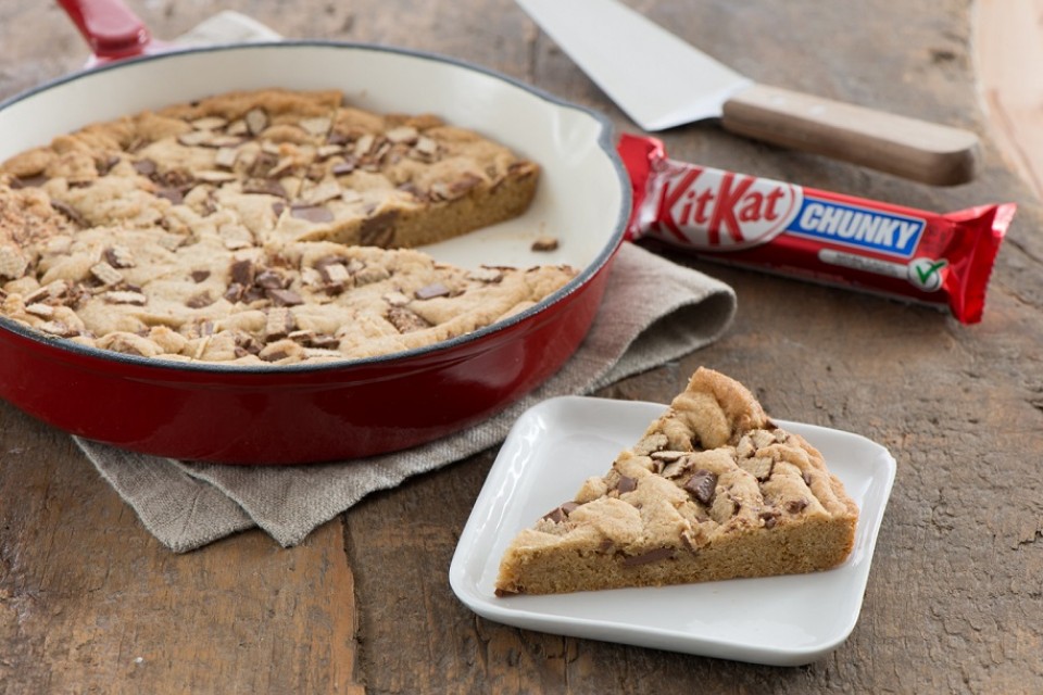 Easy KIT KAT Chunky Skillet Cookie recipe