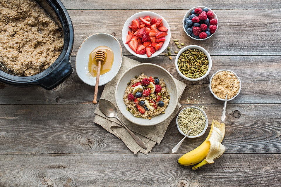 Recette de Coupes d'avoine aux amandes cuites au four. Petit-déjeuner sur le pouce.