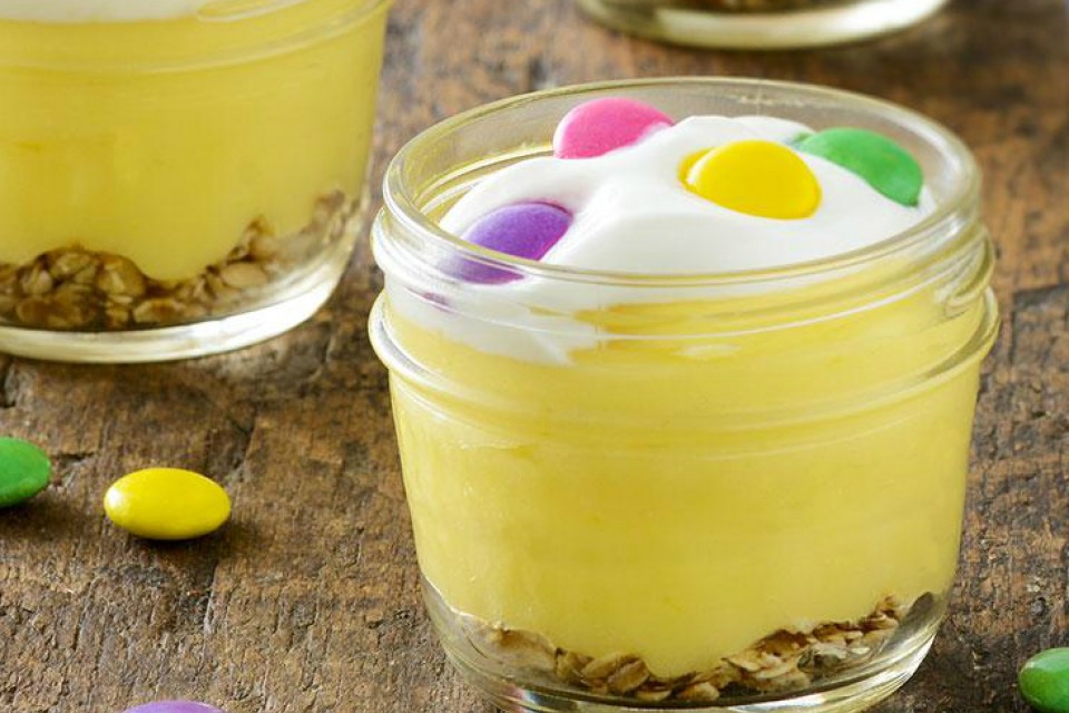Recette de coupes à dessert au citron SMARTIES. Léger, citronné et adorable!